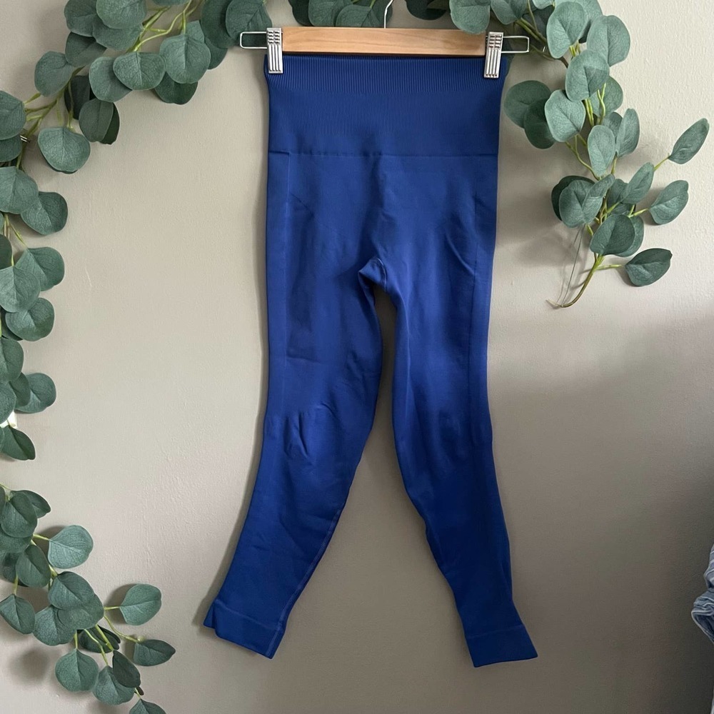 LULULEMON Blue Crop High Rise Leggings Size 6 ribbed casual